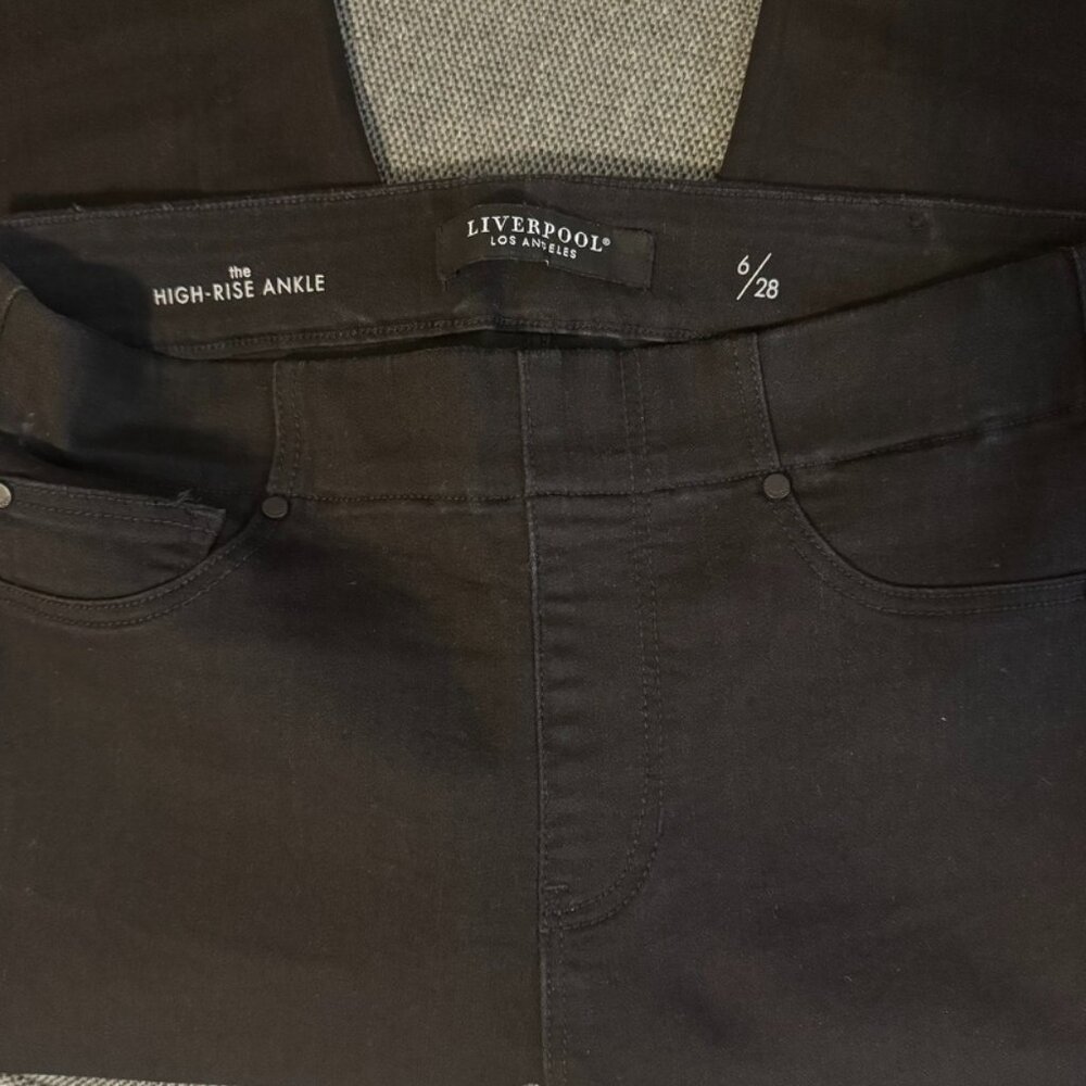 Liverpool Black High Rise skinny pull-on ankle jeans size 6
